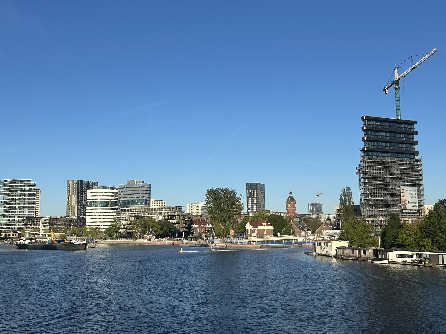 Skyline do Amstelkwartier com o Elements à direita
